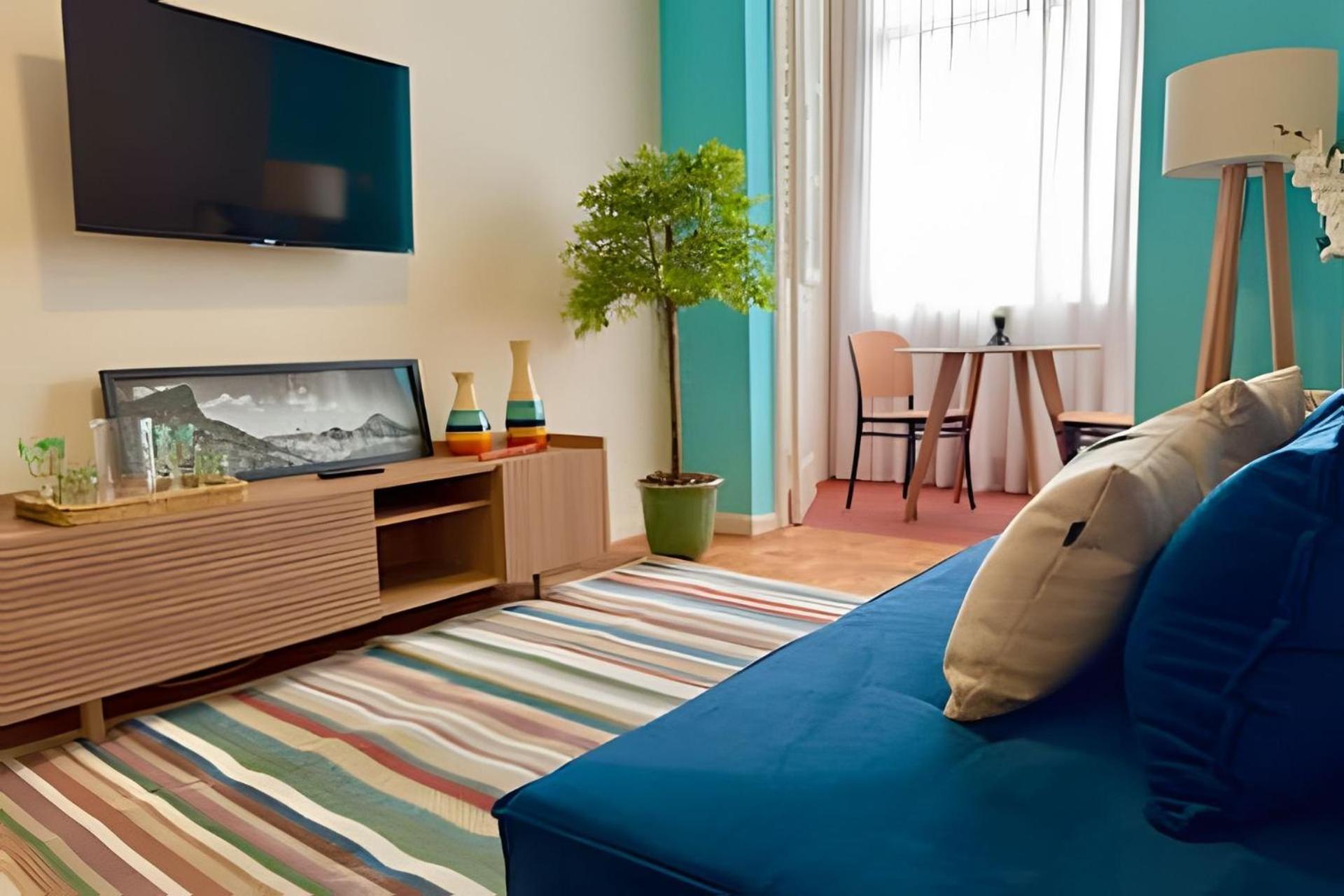 One-Bedroom Apartment Balcony City View