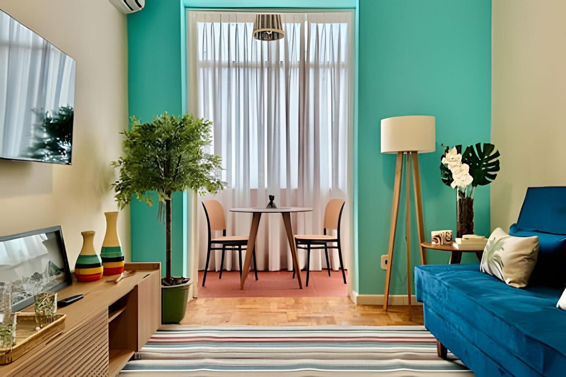 One-Bedroom Apartment Balcony City View